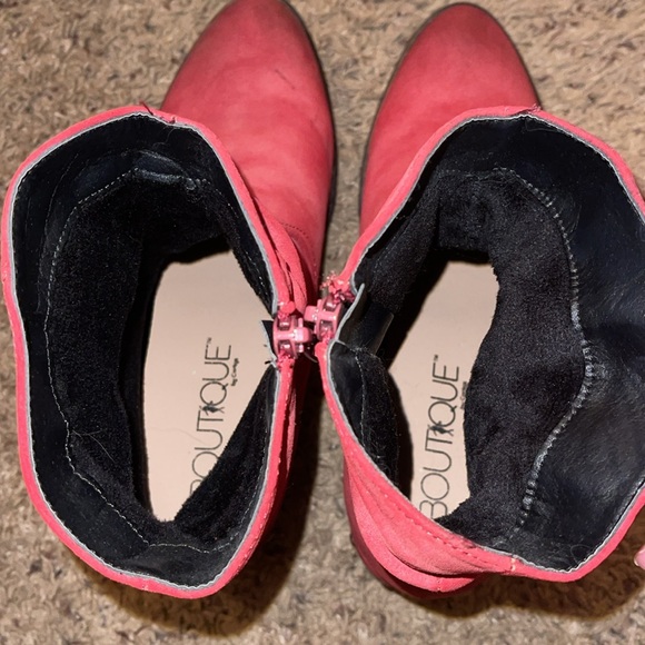 Women’s size 9 boots / perfect condition (never worn) / red / metal details - Picture 4 of 5